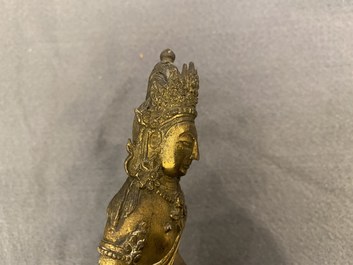 Een Chinese vergulde bronzen figuur van Boeddha Amitayus, Qianlong